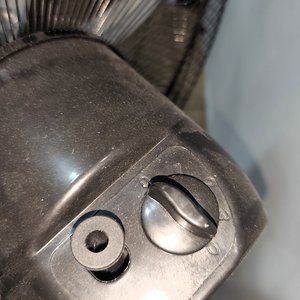 Ventilador de Pie Negro con 5 Aspas Metálicas Azules y 3 Velocidades - imagen 3