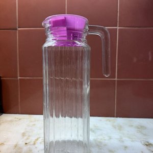 Lote de Jarras y Botellas: Roja, Cantimplora Plus, Vidrio y Térmica Blanca - imagen 3
