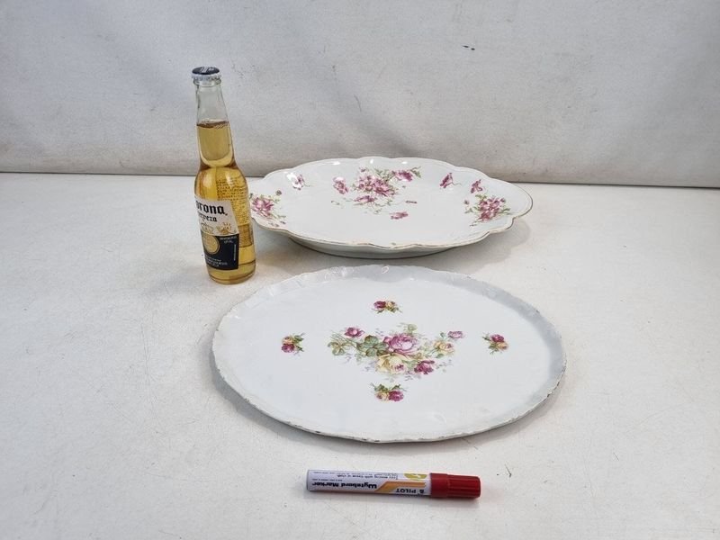 Conjunto de Fuente y Bandeja Ovalada de Porcelana M.Z. Austria con Diseño Floral y Borde Dorado