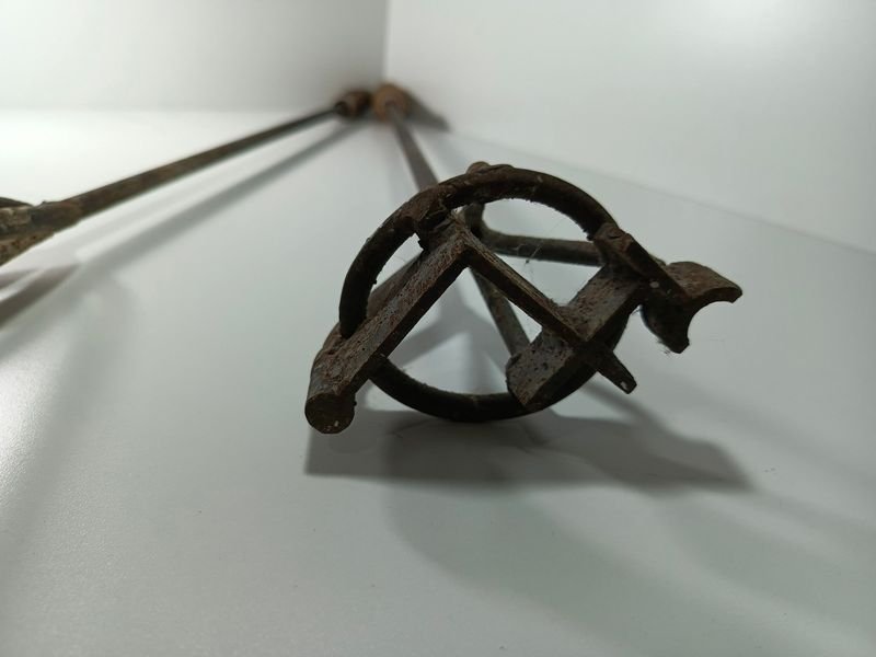 Herramientas de ganado en hierro con cabo de madera - imagen 2