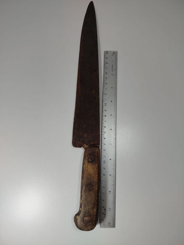 Cuchilla antigua con cabo de madera y hoja de acero al carbono - imagen 1