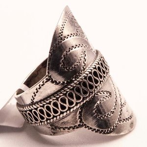 Anillo de Plata con Diseño Grabado y Detalle Trenzado - imagen 2