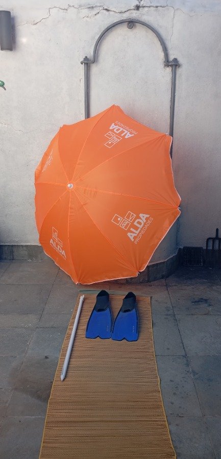 Sombrilla naranja y accesorios - imagen 2