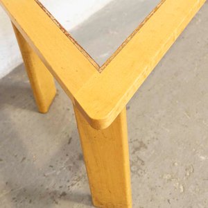 Mesa Triangular de Sala con Tapa de Vidrio y Tres Patas - imagen 3