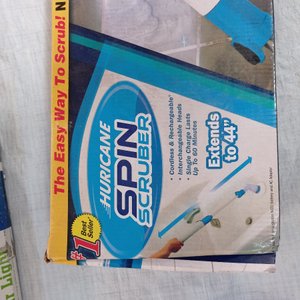 Tres piezas: limpiador giratoria, mopa con spray y lampara led solar. - imagen 5