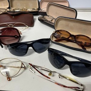 Lote de 9 Pares de Lentes y Estuches Variados - imagen 9