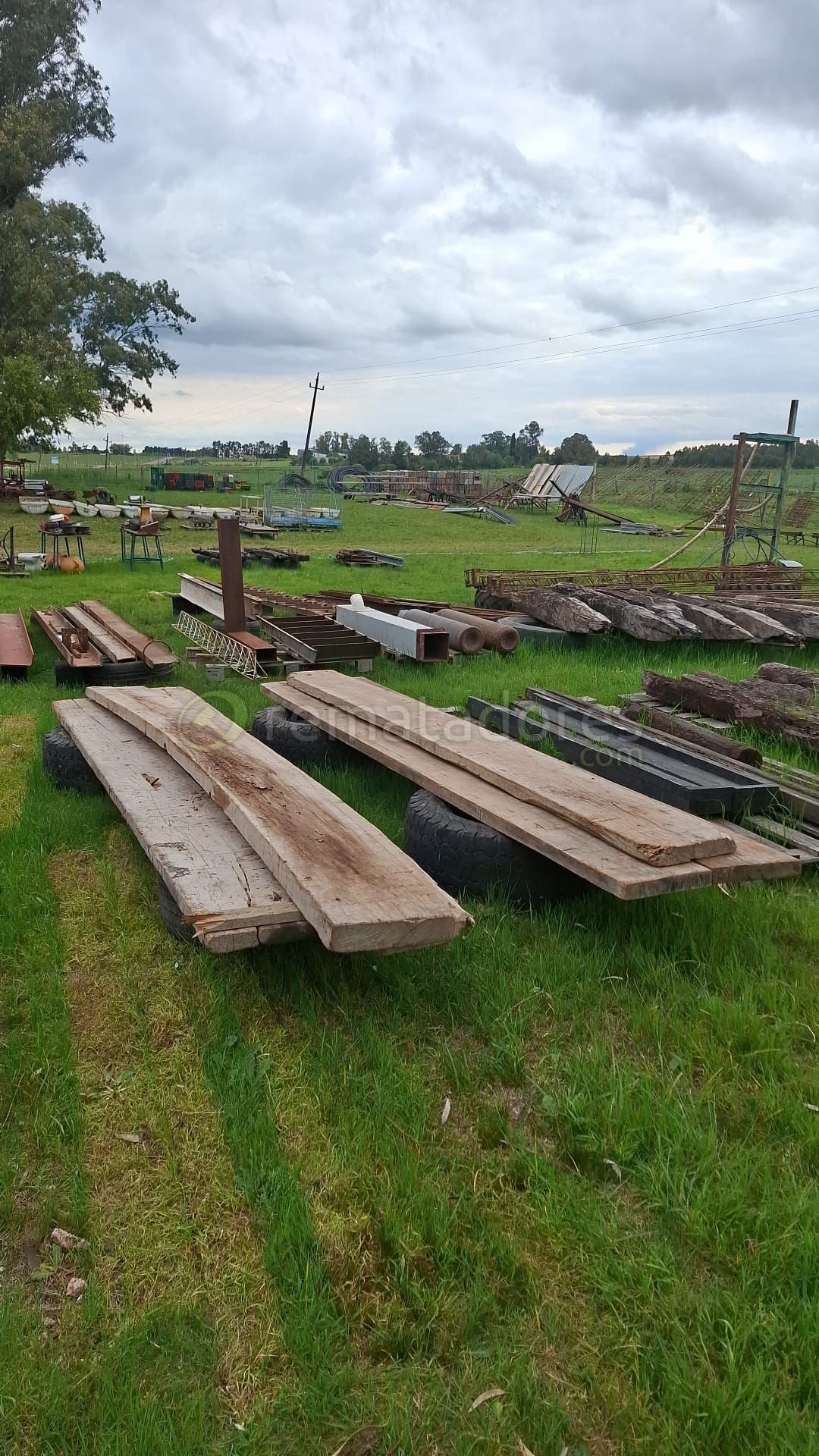 Lote de Materiales de Construcción y Madera