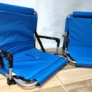 Lote de 2 Sillas Plegables Bajas Azules Acolchonadas para Playa o Estadio - imagen 1
