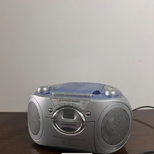 Reproductor de CD/Radio Cassette Punkta con Parlantes Integrados - imagen 3