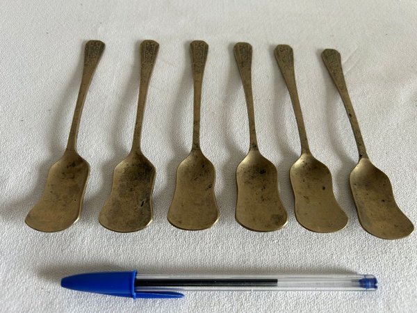 Juego de 6 Cucharitas Antiguas de Alpaca con Diseño Grabado - imagen 1