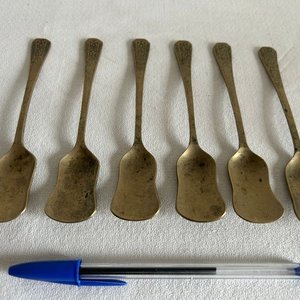Juego de 6 Cucharitas Antiguas de Alpaca con Diseño Grabado - imagen 1