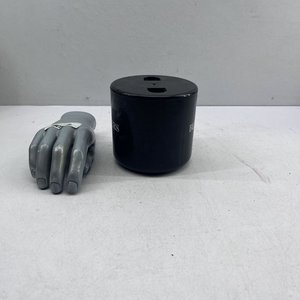 Hielera de Plástico Negra con Publicidad de Whisky Blenders y Mano Decorativa - imagen 2