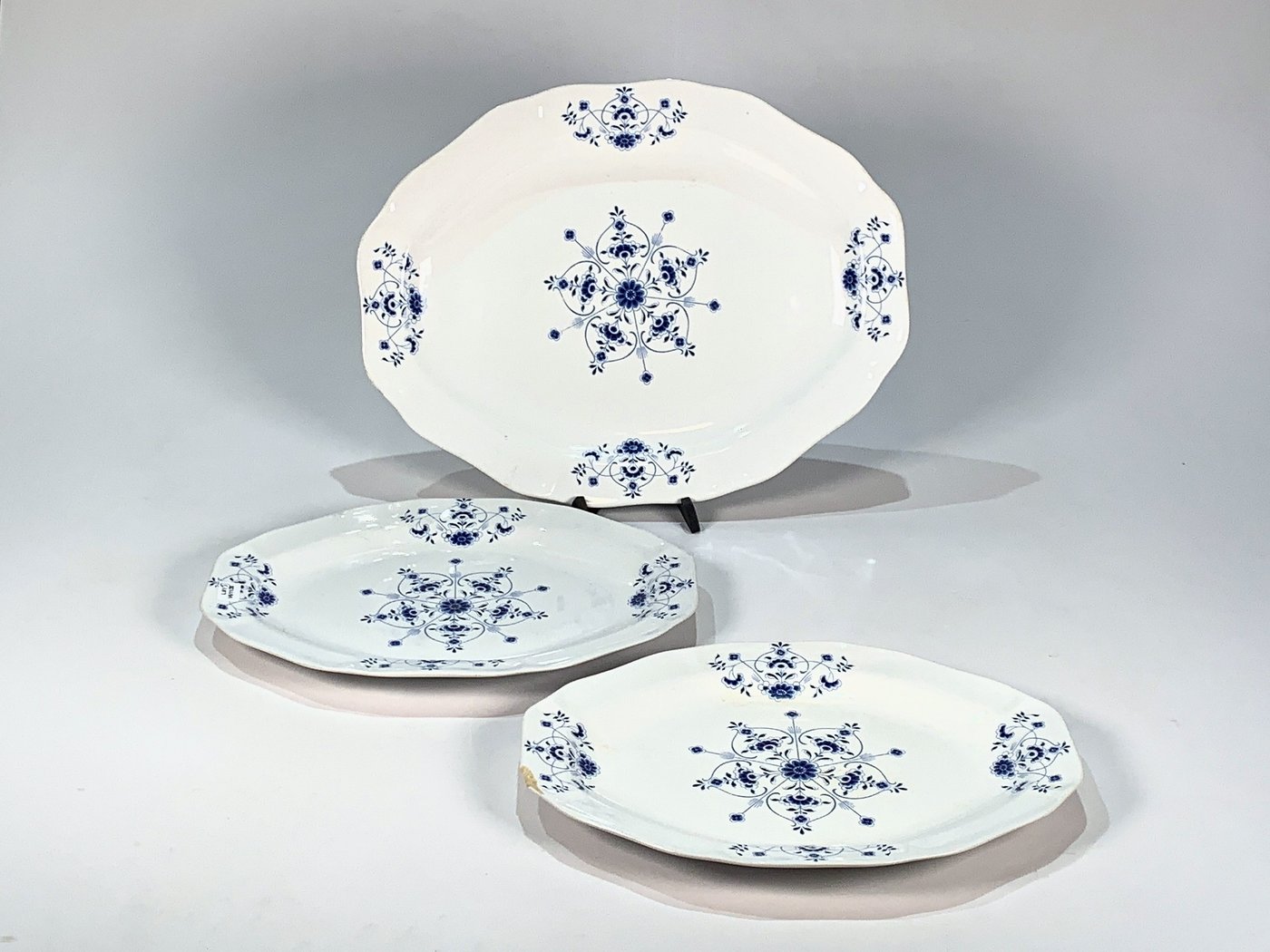 Juego de 3 Fuentes Ovaladas de Losa Blanca con Flores Azules