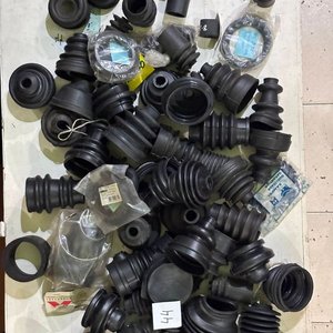 Lote de Fuelles de Goma para Repuesto Automotor - imagen 9