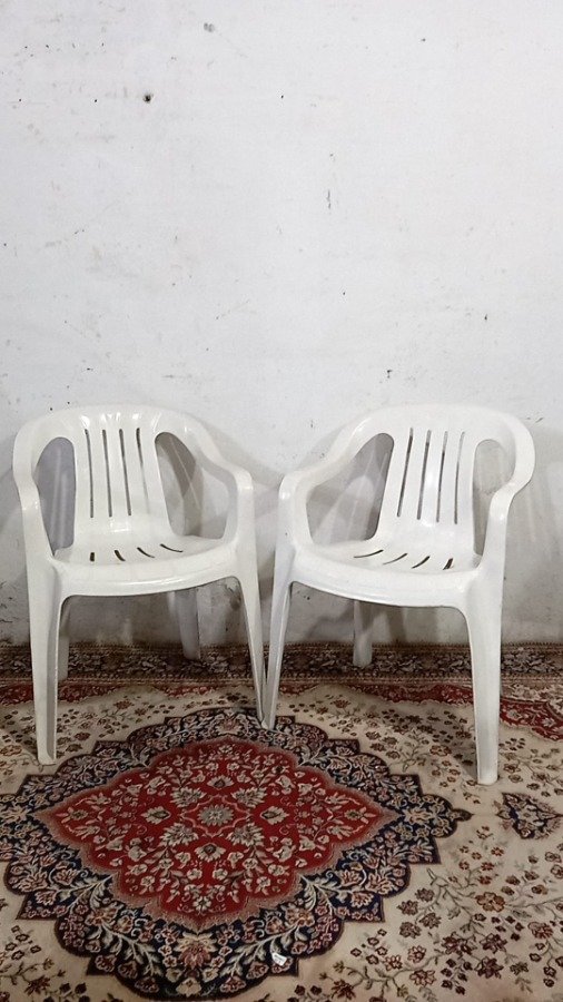 Lote siguiente: Sillones blancos en PVC para el hogar