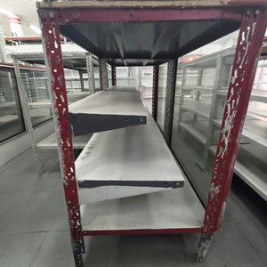 Mesa de Trabajo o Exhibición Larga con Estructura Metálica y Cubierta Acanalada - imagen 2