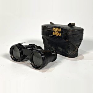 Lote siguiente: Prismáticos de Teatro Vintage Deraisme Paris con Estuche Negro