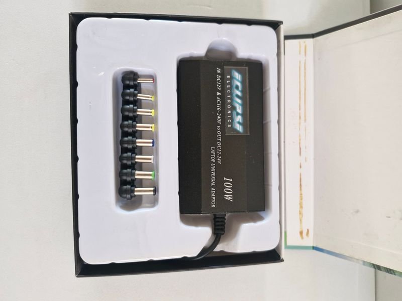 Cargador Universal para Lapto De Auto - imagen 2