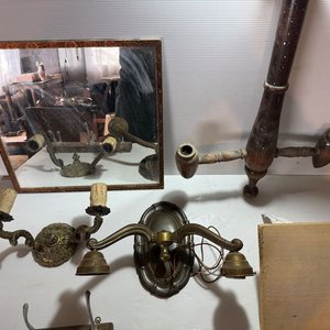 Lote de Artefactos de Iluminación, Espejo y Adornos Antiguos - imagen 2