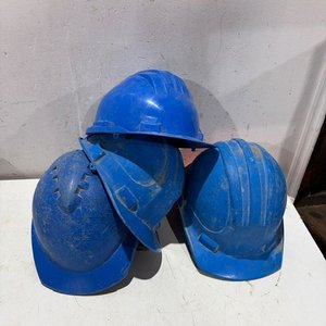 Lote siguiente: Lote de 4 cascos de seguridad azules