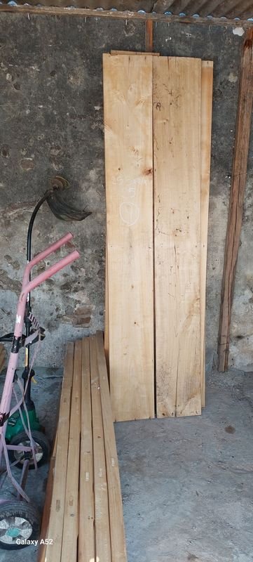 Lote anterior: Estantería en madera escalerilla y tablones