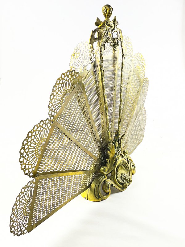 Chispero de Bronce Estilo Abanico con Detalles Ornamentales
