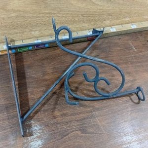 Lote siguiente: Par de Ménsulas de Herrería Artesanal para Colgar Macetas