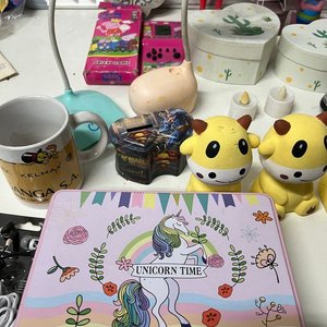 Lote Variado: Juguetes, Veladoras, Reloj, Tazas y Más - imagen 2