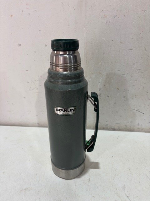Termo Stanley Verde con Asa