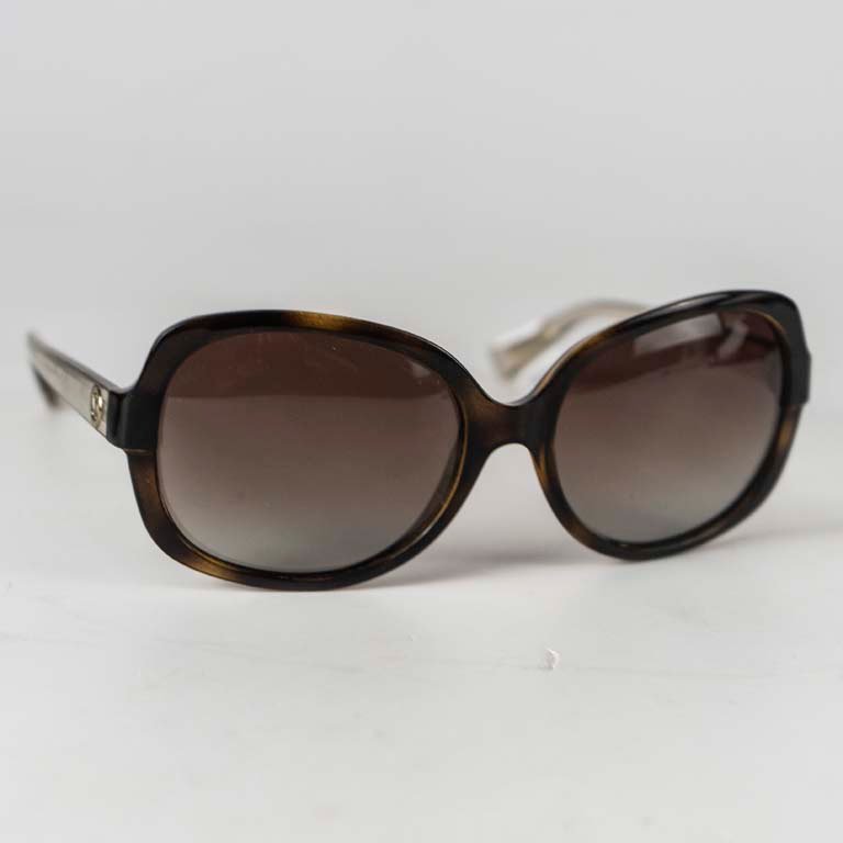 Lote siguiente: Par de lentes de sol Michael Kors con detalles mínimos