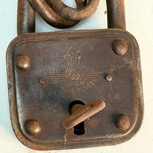 Antiguo Candado de Hierro con Cadena y Llave - imagen 3