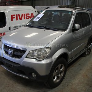 Camioneta SUV Plateada con Detalles de Chapa - imagen 1