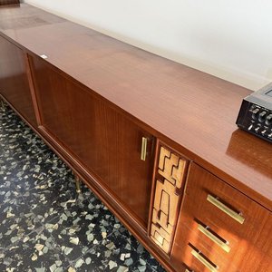 Aparador Trinchante de Madera con Bar Espejado y Cajón para Cubiertos - imagen 2