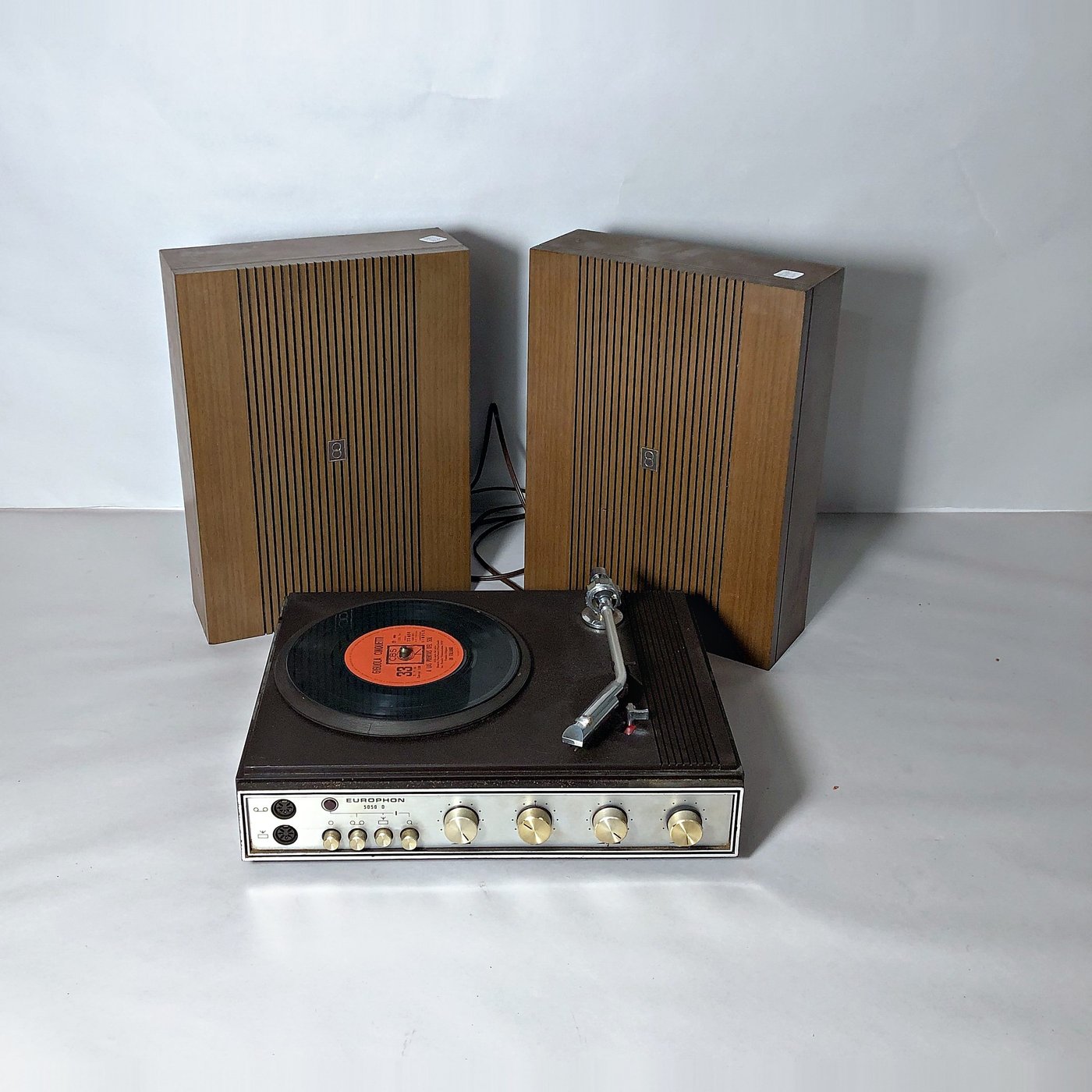 Tocadiscos Europhon 3330 S con Dos Parlantes