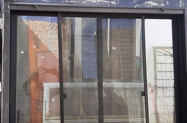 Ventana de aluminio anodizado marrón 2 puertas corredizas - imagen 3