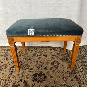 Banqueta Tapizada Azul de Madera con Patas Talladas - imagen 3