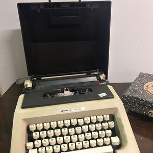 Máquina de Escribir Olivetti Lettera 50 y Anafe Eléctrico Vintage - imagen 4