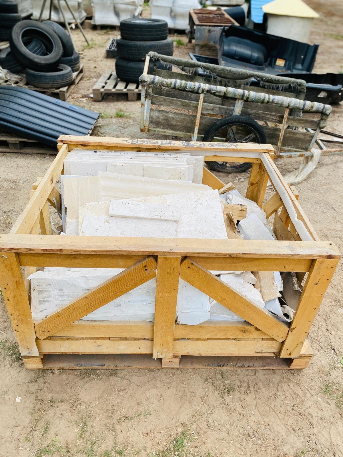 Item cajon-con-piedras-varias-arenisca-piedra-laja-y-otros - Image 0