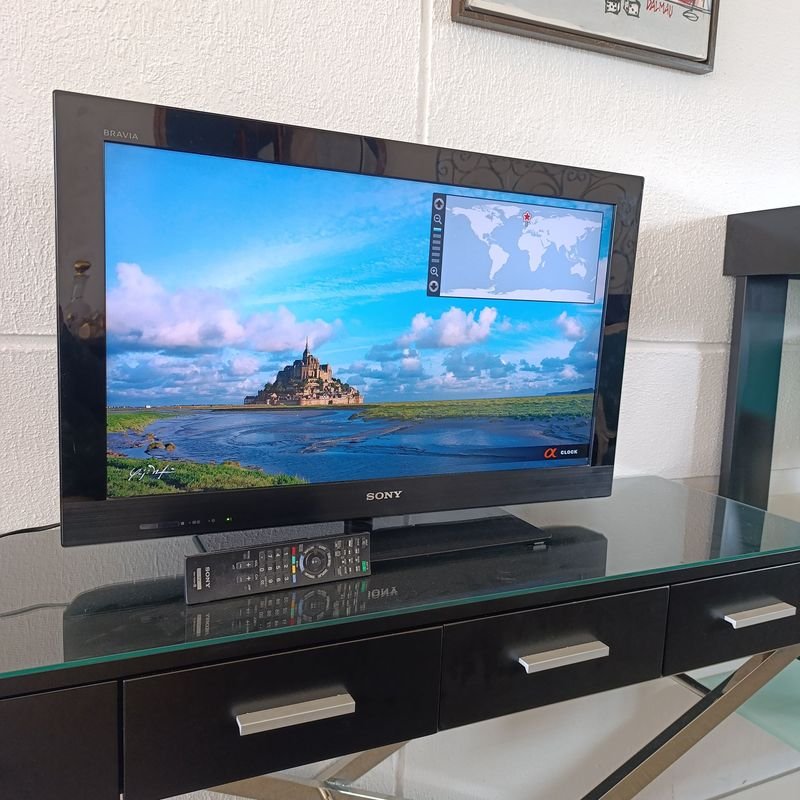 TV LED Sony Bravia de 32 pulgadas con base y control remoto - imagen 4