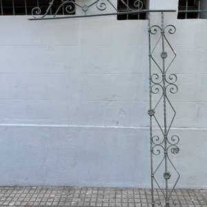 Armazón de Hierro Forjado con Detalles Ornamentales - imagen 1