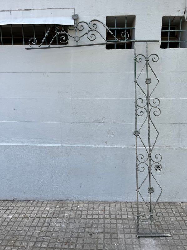 Armazón de Hierro Forjado con Detalles Ornamentales