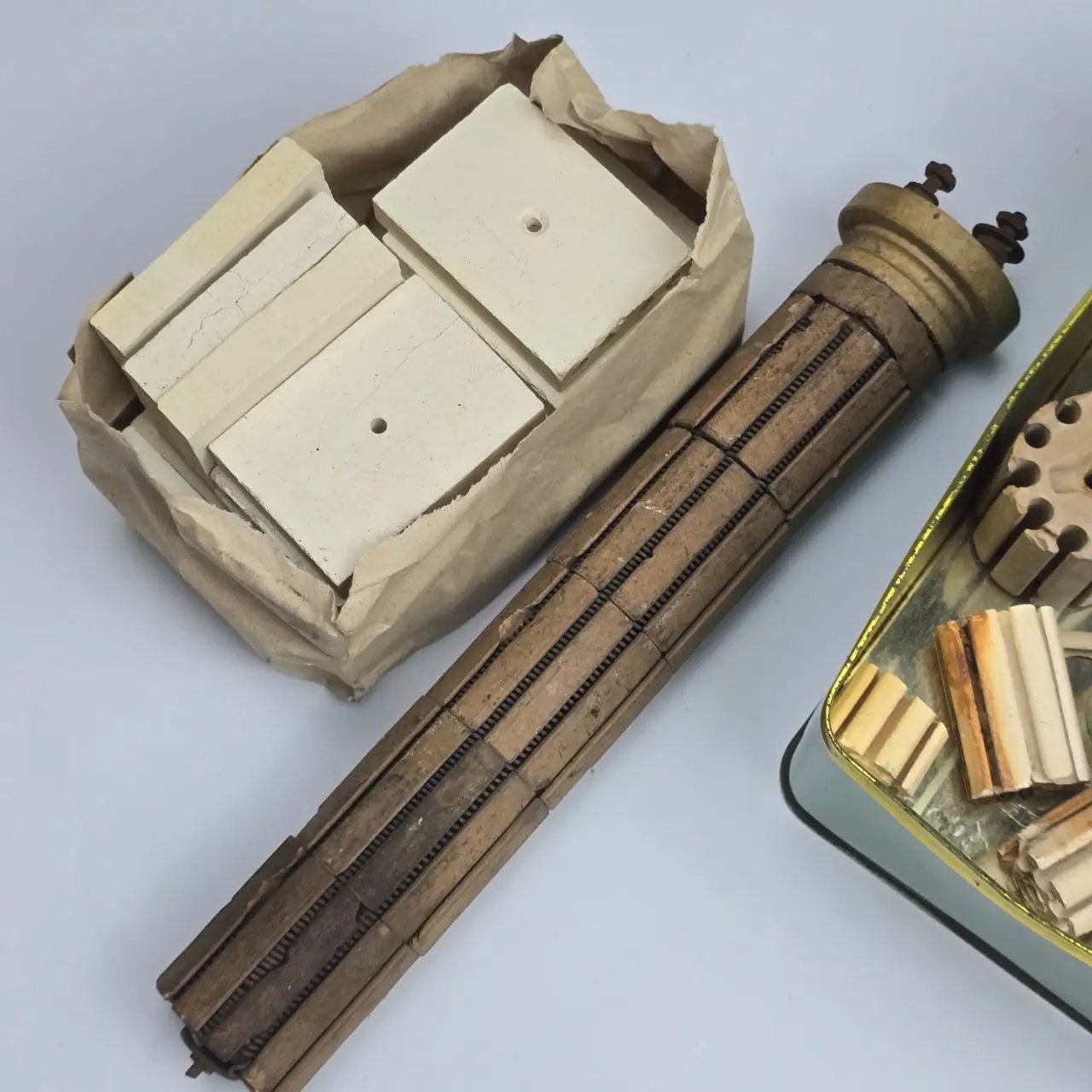 Item lote-45-resistencia-y-piezas-ceramicas - Image 0