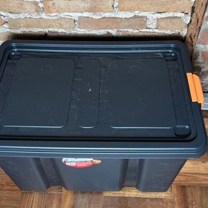 Caja Organizadora Plástica Negra con Tapa y Ruedas - 60 Lts - imagen 2