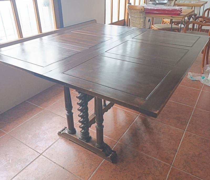 Mesa Libro Antigua de Cedro Rosa Macizo Torneado y Tallado
