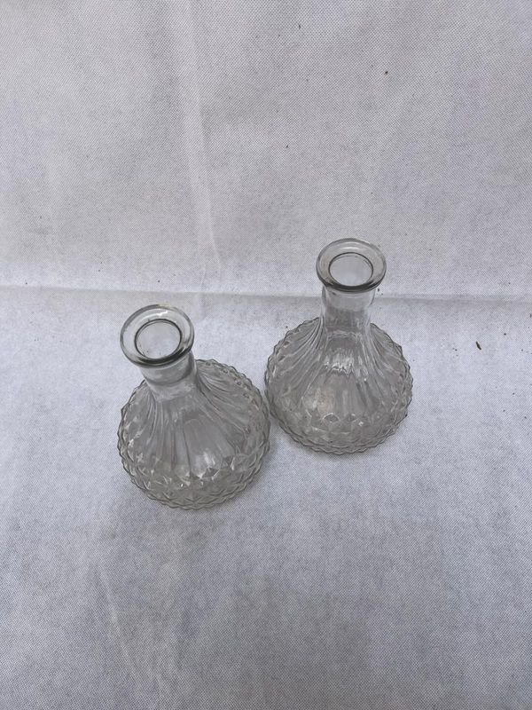 Dos jarrones de vidrio claros - imagen 3