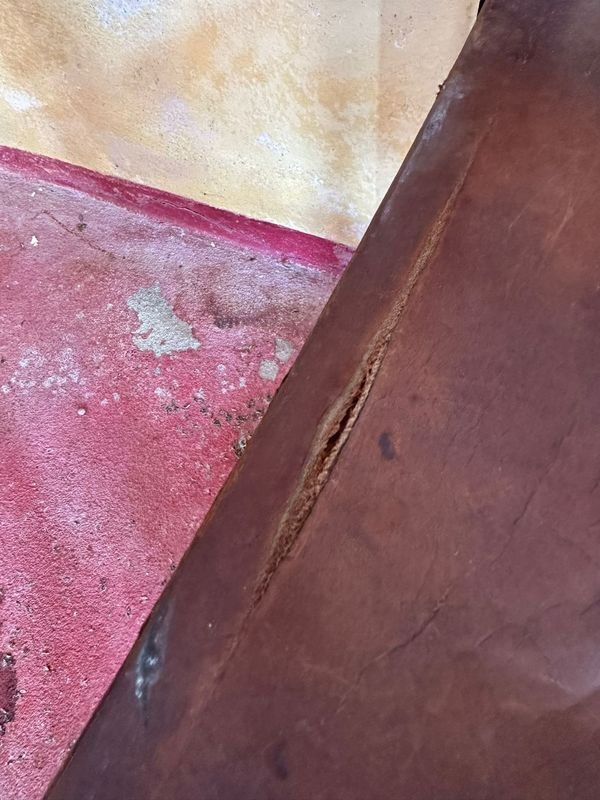 Sillas de madera antigua con detalles en tela - imagen 2