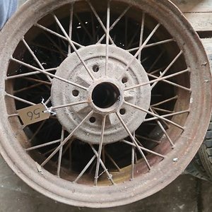 Lote anterior: 7 Llantas Ford A Rodado 21 2 con Cubiertas