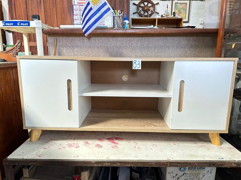 Rack en MDF con puertas y estantes - imagen 3