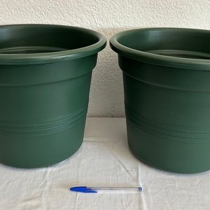 Dos Macetas Verdes de Plástico, 35cm de Diámetro - imagen 1
