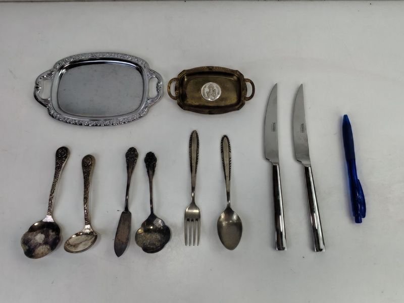 Cubiertos y Bandejas Miniatura en Plata y Metal - imagen 9